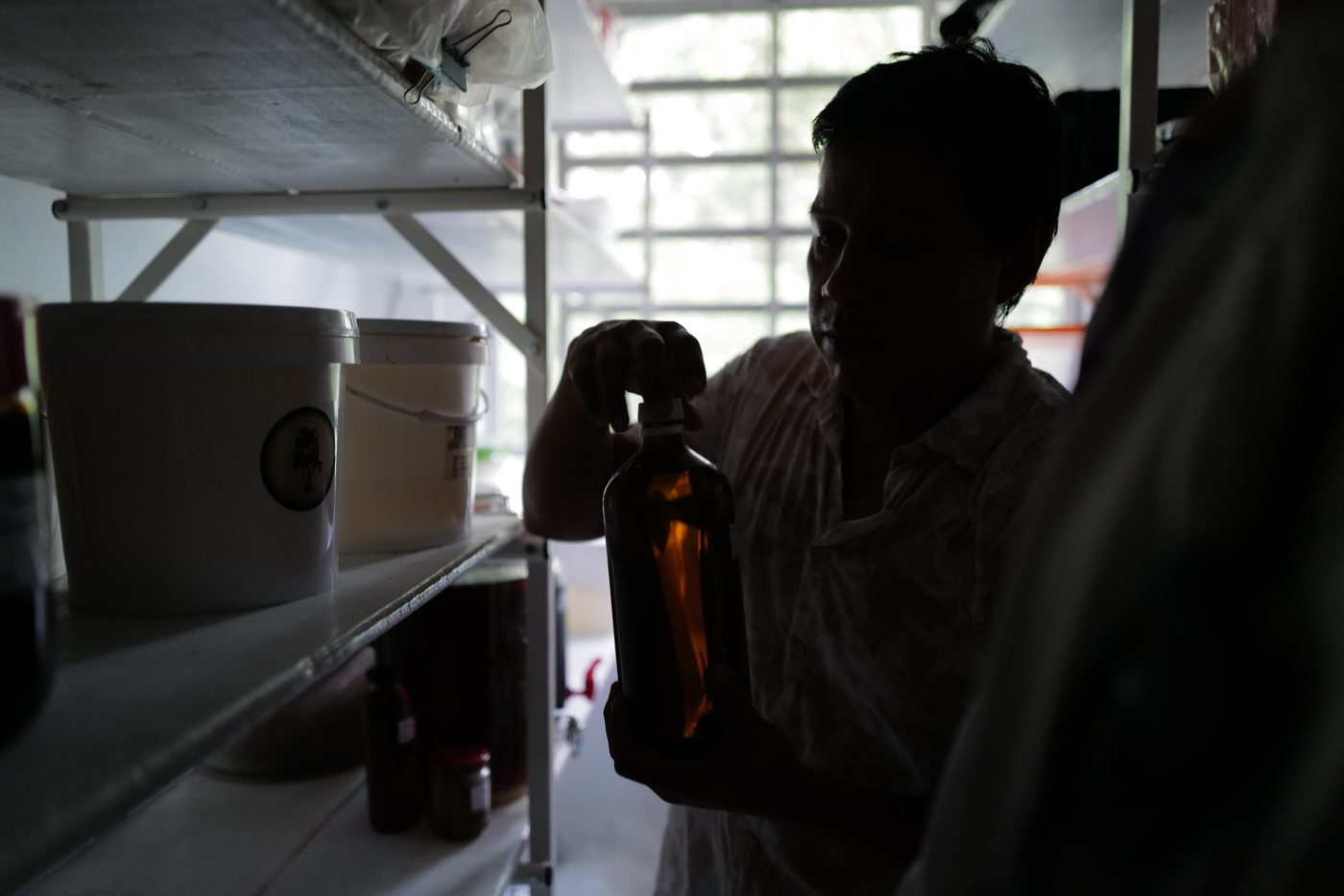 Amisacho Lab, bottling the first pressing